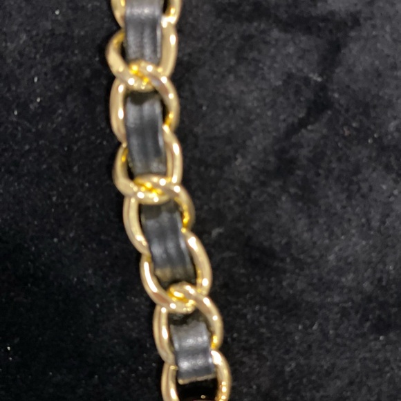 Vintage gold tone and black artificial leather women's belt. - Picture 5 of 7